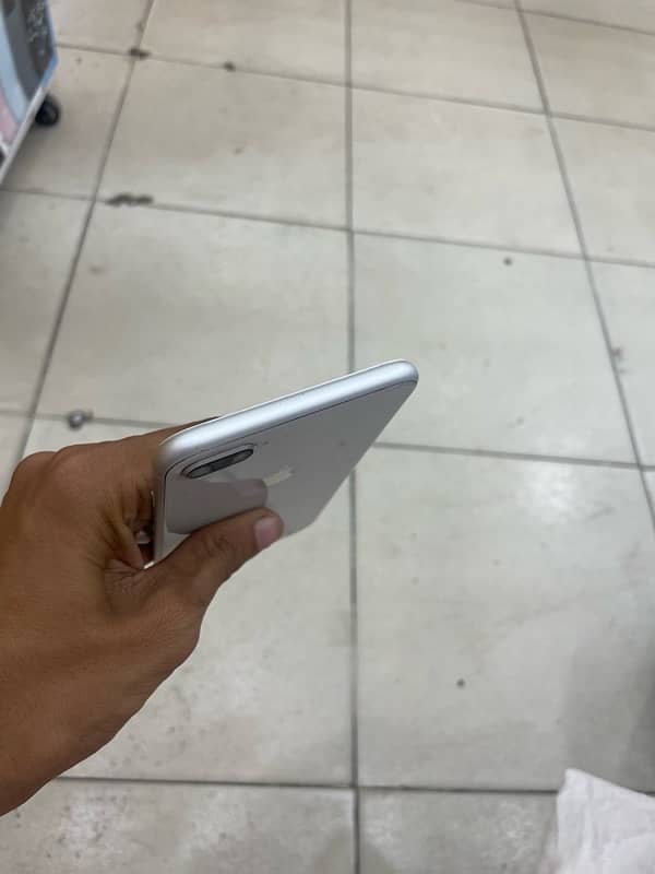 iPhone 8 Plus 64gb approved 4