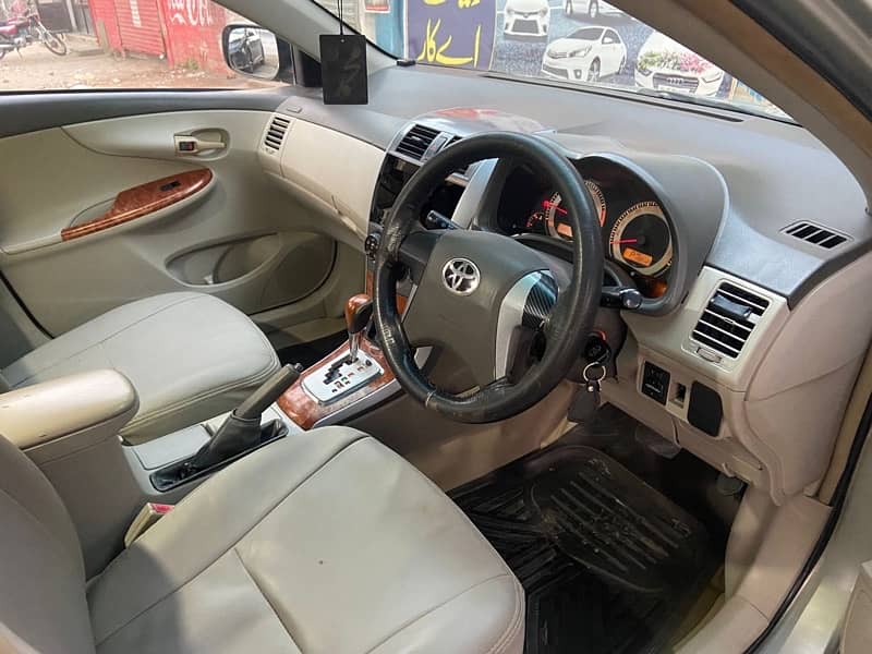 Toyota Corolla Altis 2011 3