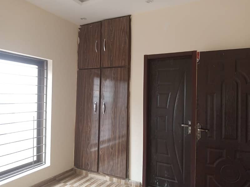 Iqbal Town : 10 Marla House For Rent Pak Block 0