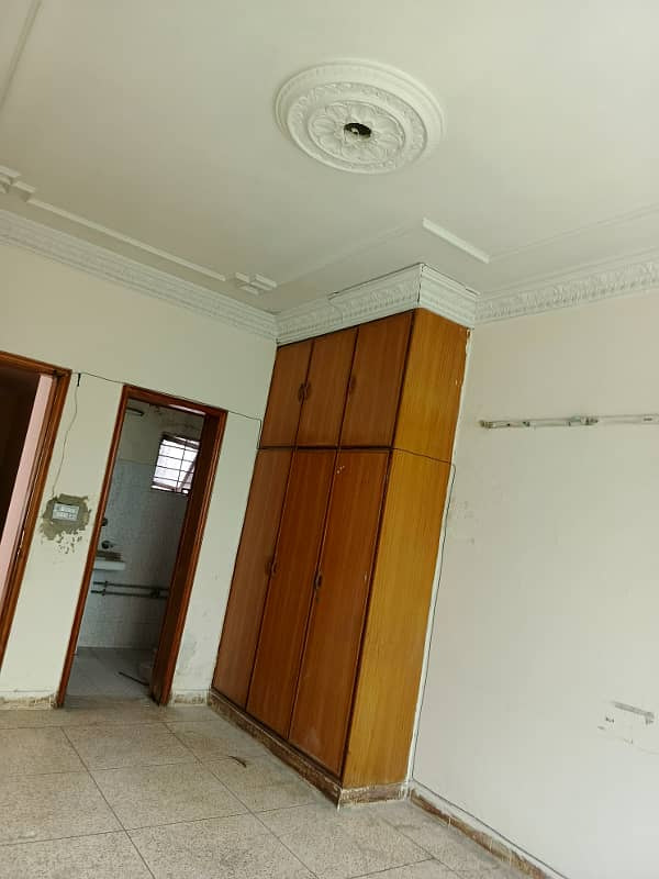 Iqbal Town : 10 Marla House For Rent Pak Block 3