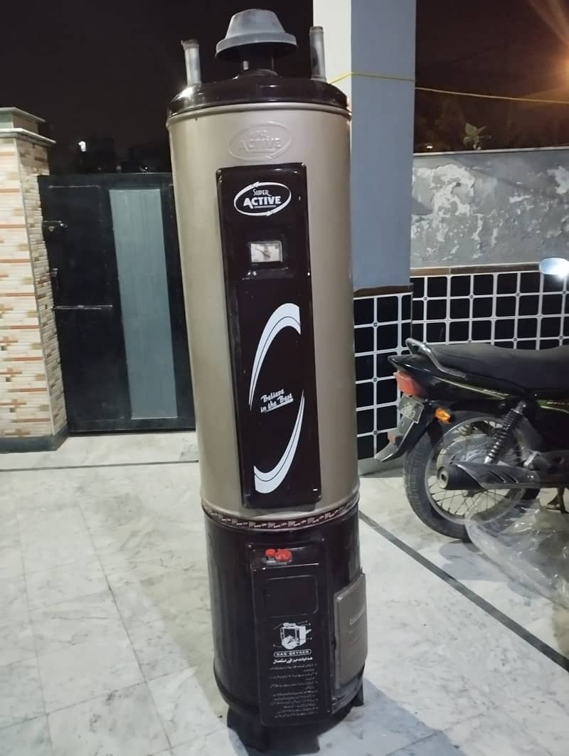 35 Gallon Geyser in Good Condition 0