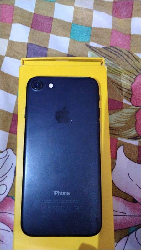 iphone 7, 128 gb ram colour black Bilkul ok Set hai 2