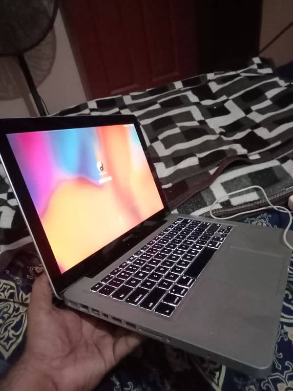 Apple MacBook Pro 2011 (Early) 1