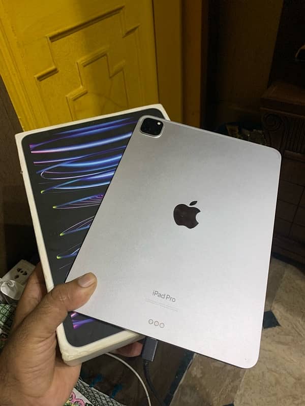 i pad pro M2  (11-inch) (4th generation ) 128gb 1