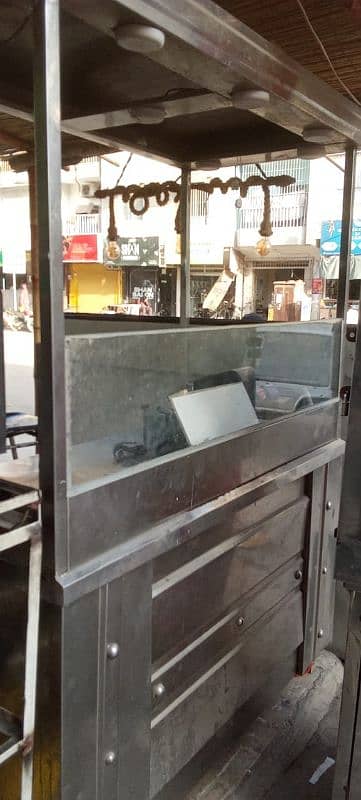 Double bucket fryer and steel counter 8