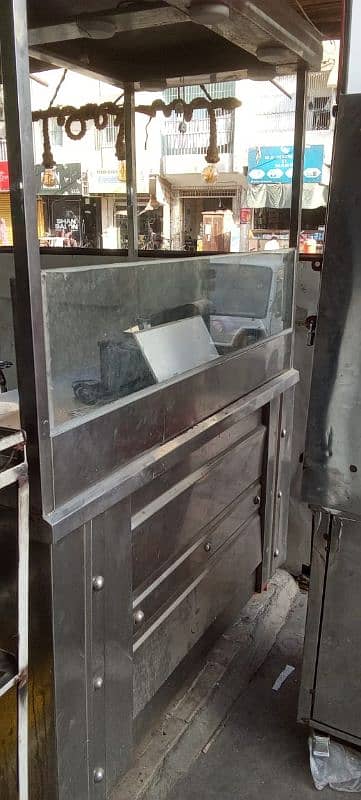 Double bucket fryer and steel counter 10