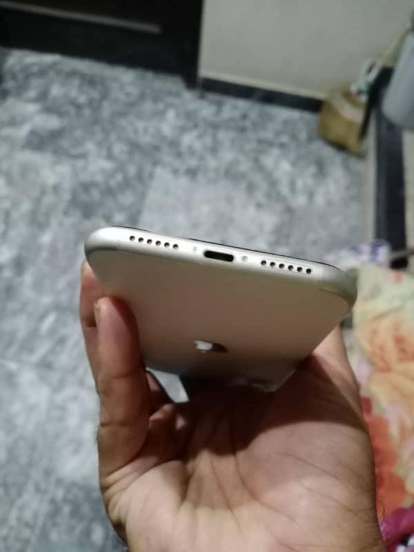 Iphone 11 white 64GB 2month sim time jv 1