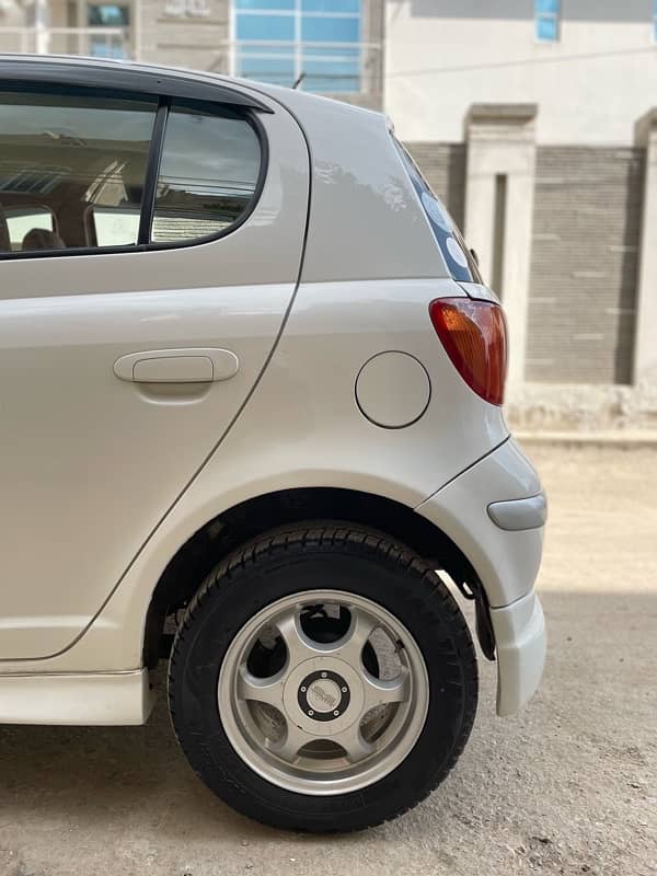 Toyota Vitz 2004 8