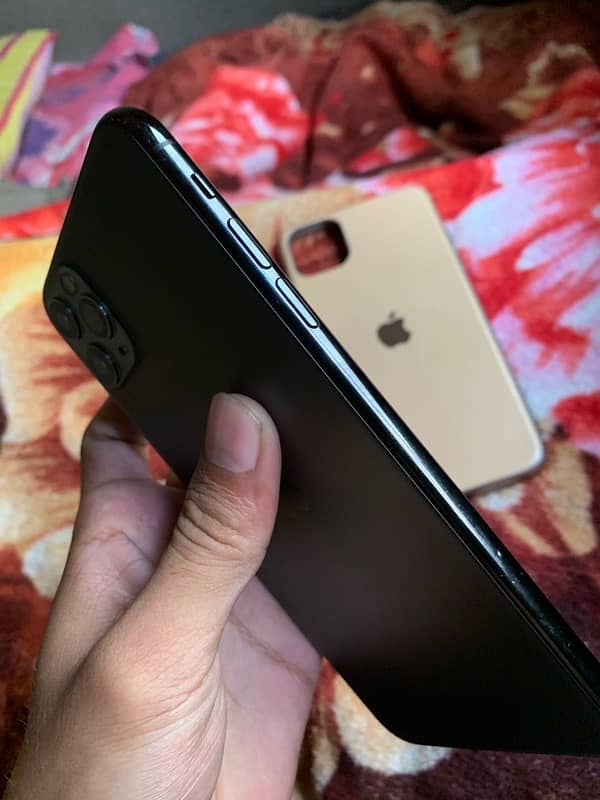 iPhone 11 Pro Max 256 non pta (not jv ) 5