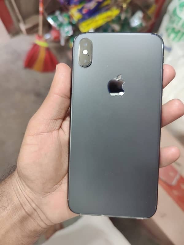 iPhone Xsmax 256 gb pta approved water pack 10 by 10 condition 0