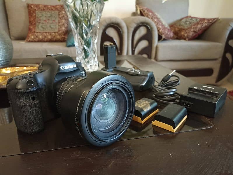 Canon 6D in Pristine Condition 1