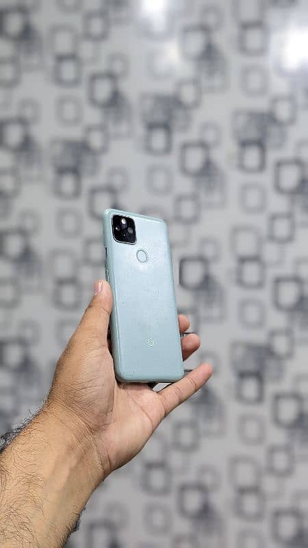 Google pixel 5 5G.      Dot in Display.       03101873383 4