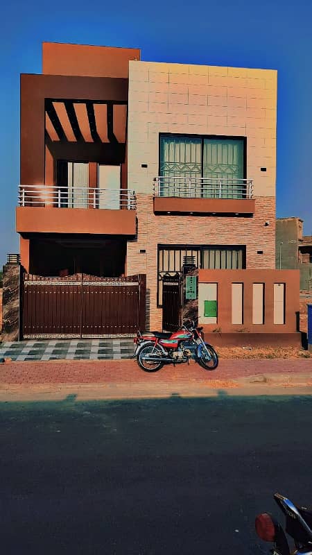 5 MARLA BRAND NEW HOUSE FOR SALE IN BAHRIA TOWN LAHORE. 0