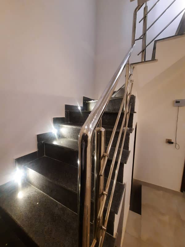 5 MARLA BRAND NEW HOUSE FOR SALE IN BAHRIA TOWN LAHORE. 8