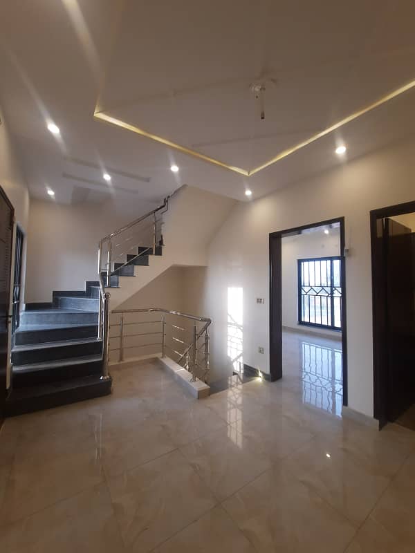 5 MARLA BRAND NEW HOUSE FOR SALE IN BAHRIA TOWN LAHORE. 10