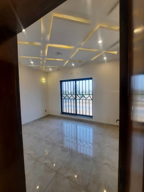 5 MARLA BRAND NEW HOUSE FOR SALE IN BAHRIA TOWN LAHORE. 12