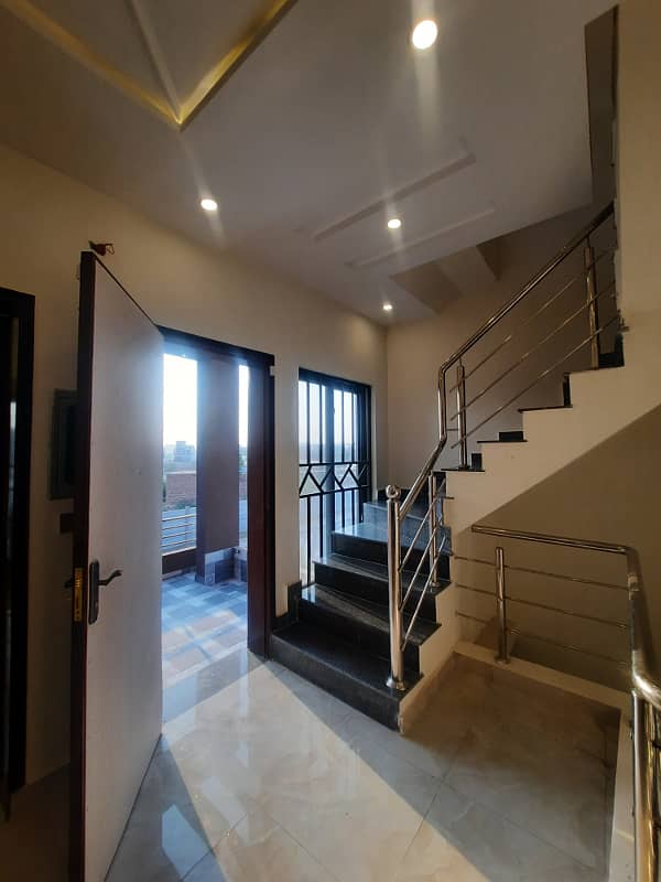 5 MARLA BRAND NEW HOUSE FOR SALE IN BAHRIA TOWN LAHORE. 16