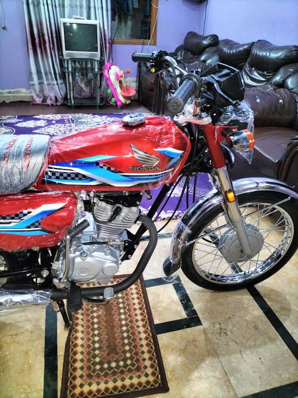 Honda CG 125 2024 first owner zero meter bike 6