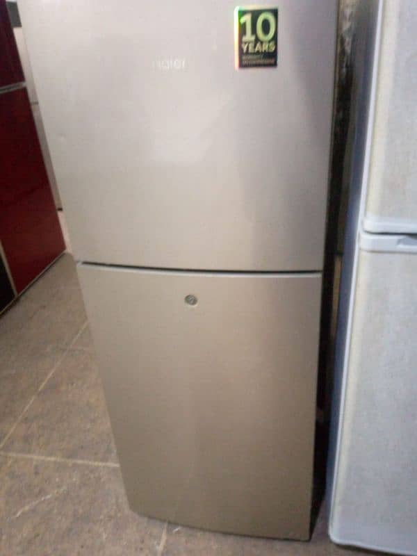 Haier fridge 246 12 cubic feet 3