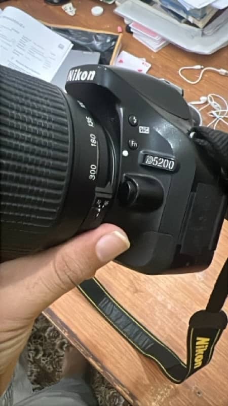 Nikon D5200 dslr in good condition for sale 2