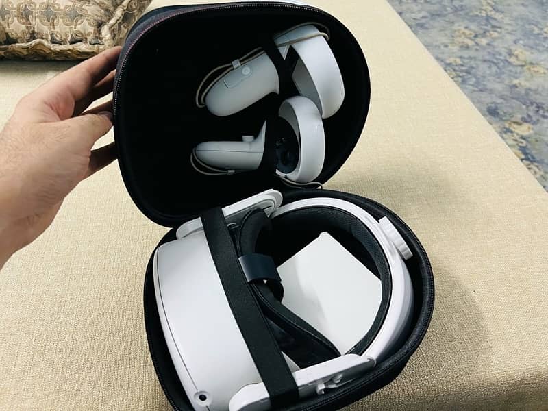 Oculus Meta Quest 2 1