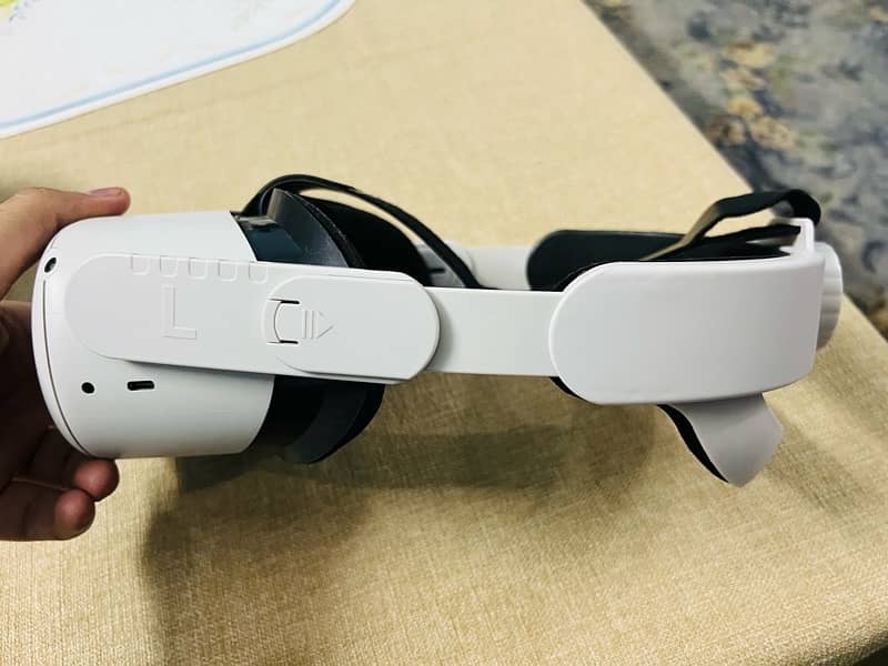 Oculus Meta Quest 2 10