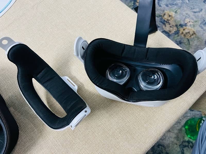 Oculus Meta Quest 2 11