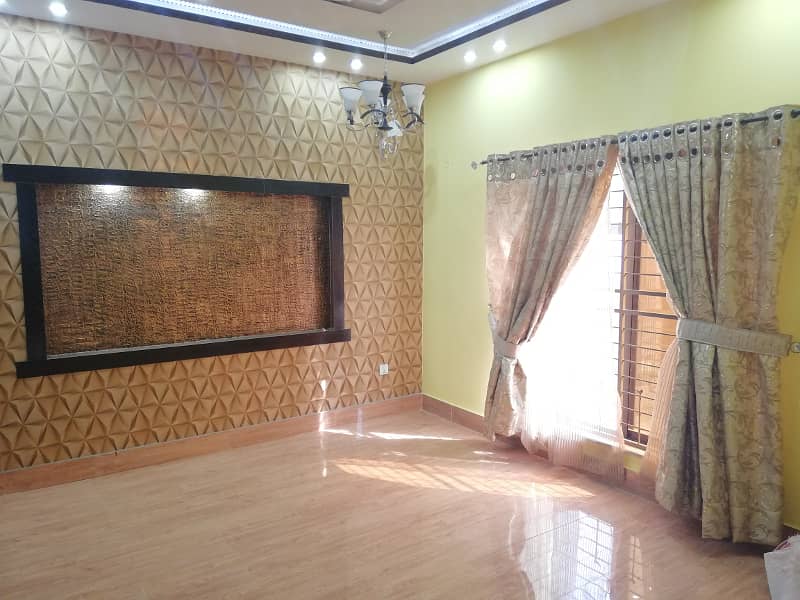 Like New 10 Marla House ia available for Rent in Bahria Town Lahore 1