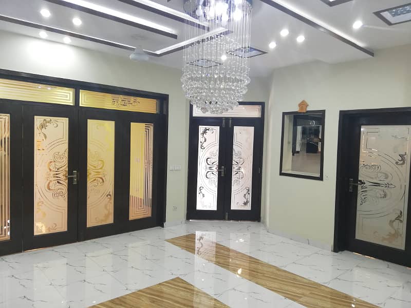 Like New 10 Marla House ia available for Rent in Bahria Town Lahore 0