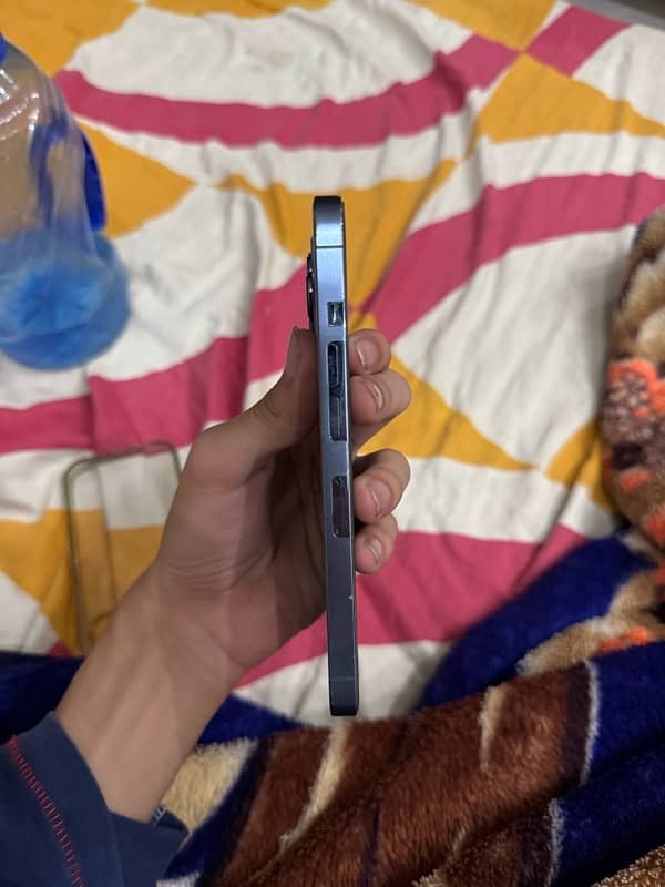 i phone 13 pro 4