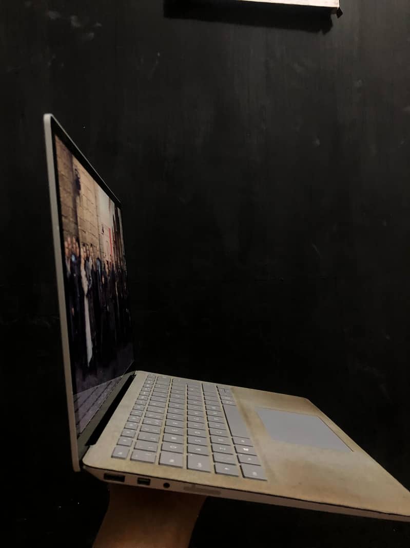 HP Microsoft Surface Laptop Platinum i5 7th Generation 8GB Ram / 500GB 4