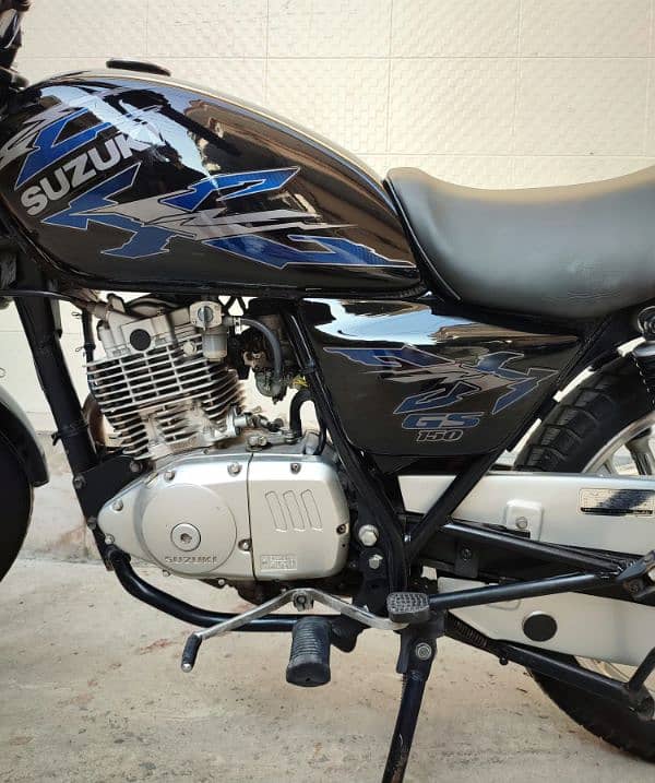 Suzuki GS 150 SE 4