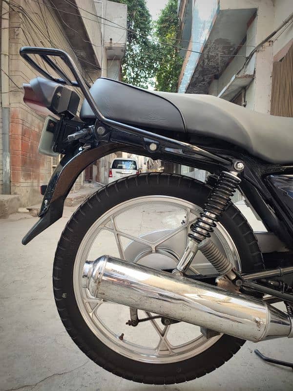 Suzuki GS 150 SE 14