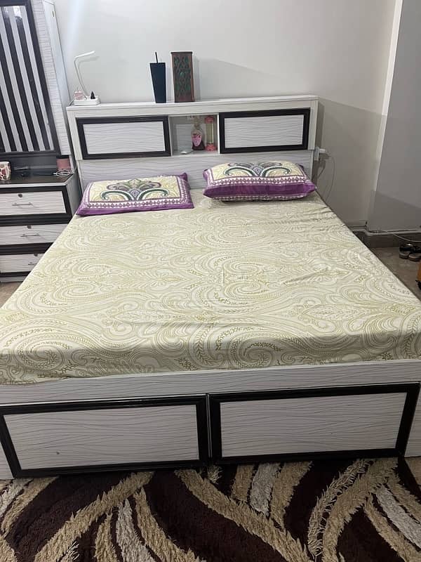 Excellent Decent Bed Set with many big Drawers 0