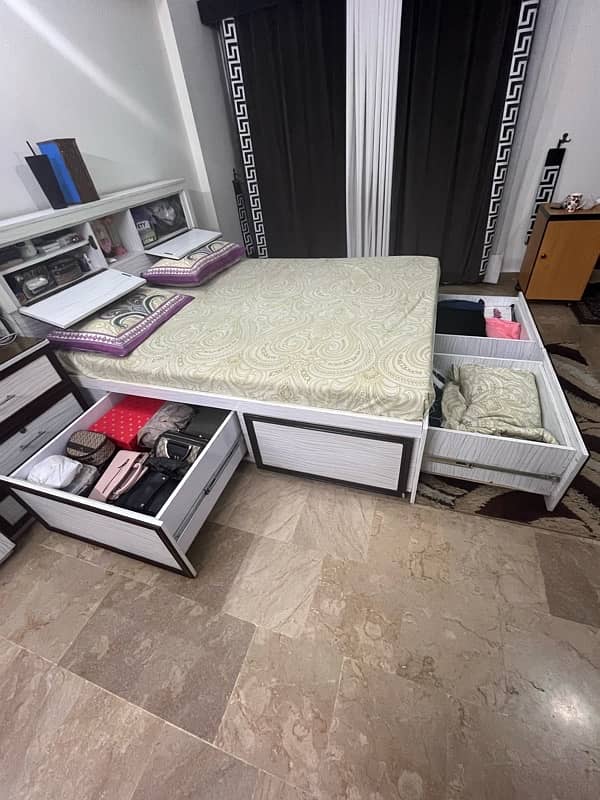 Excellent Decent Bed Set with many big Drawers 1