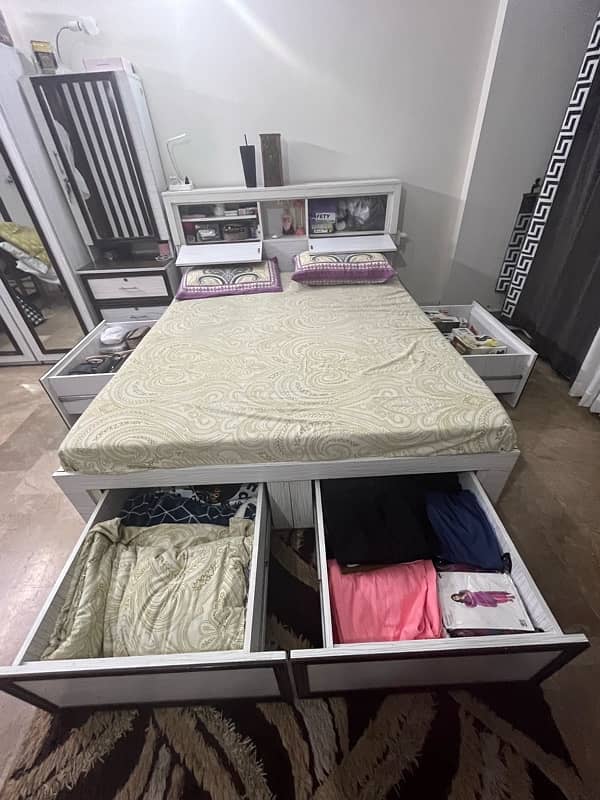 Excellent Decent Bed Set with many big Drawers 2