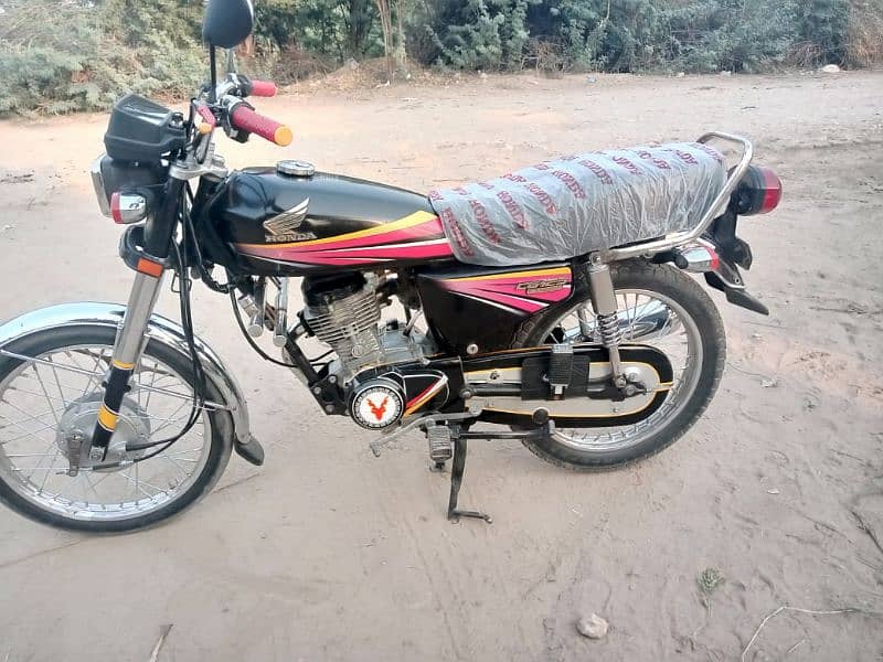 Honda 125CG baik FOR sale condition Is new all okqtsaap 03244025537 2