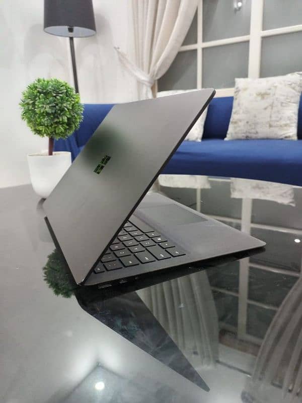 Microsoft Surface laptop 2 5