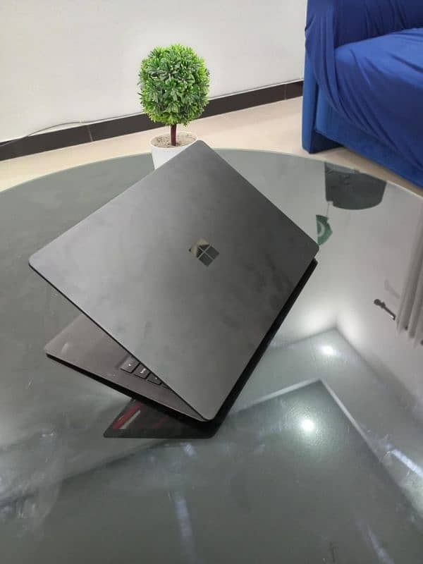 Microsoft Surface laptop 2 6