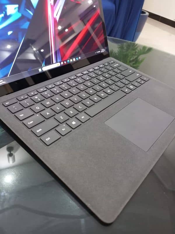 Microsoft Surface laptop 2 7