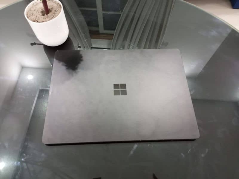 Microsoft Surface laptop 2 9