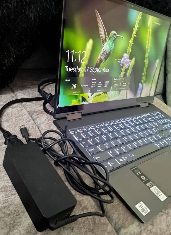 Lenovo Yoga C740-15IML 2