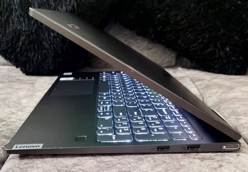 Lenovo Yoga C740-15IML 5