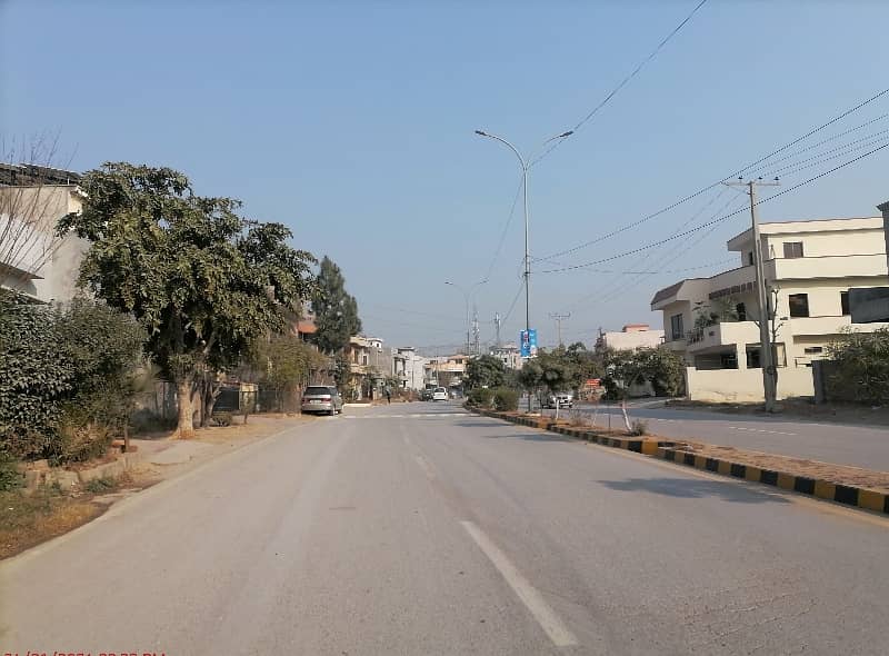 7 mrla plot for sale in jinnah garden 0