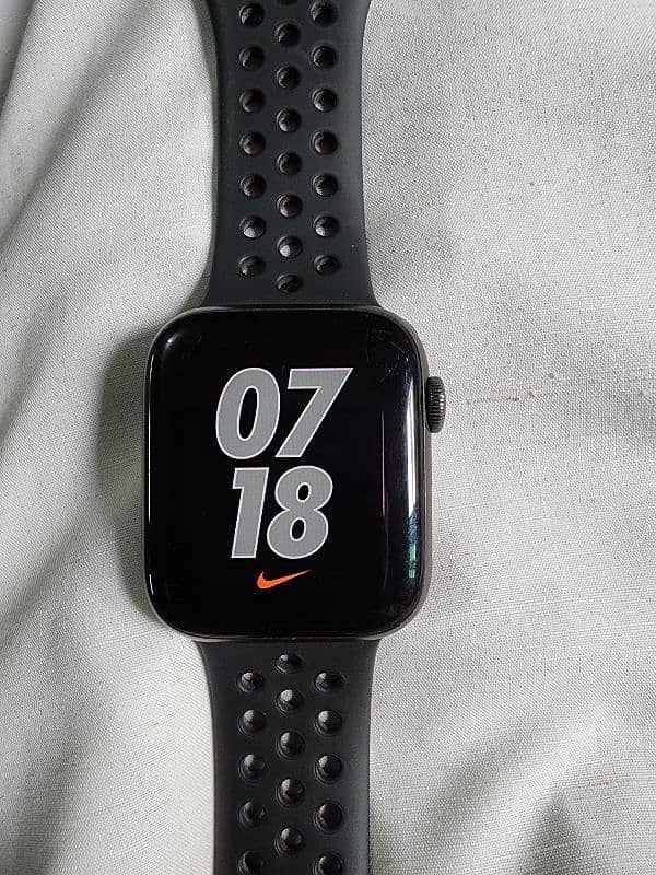 Watch series 6 Nike 1