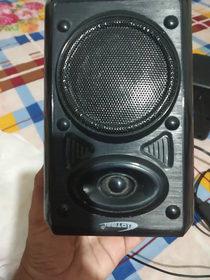 Speakers in running condition 0