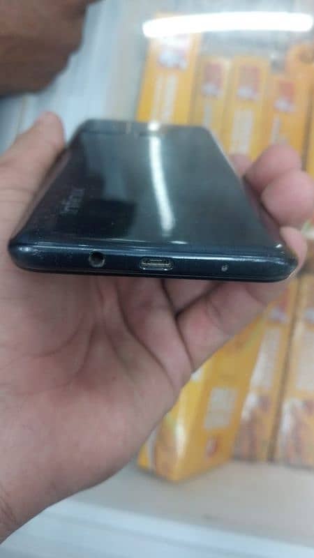 Infinix hot 11play 3