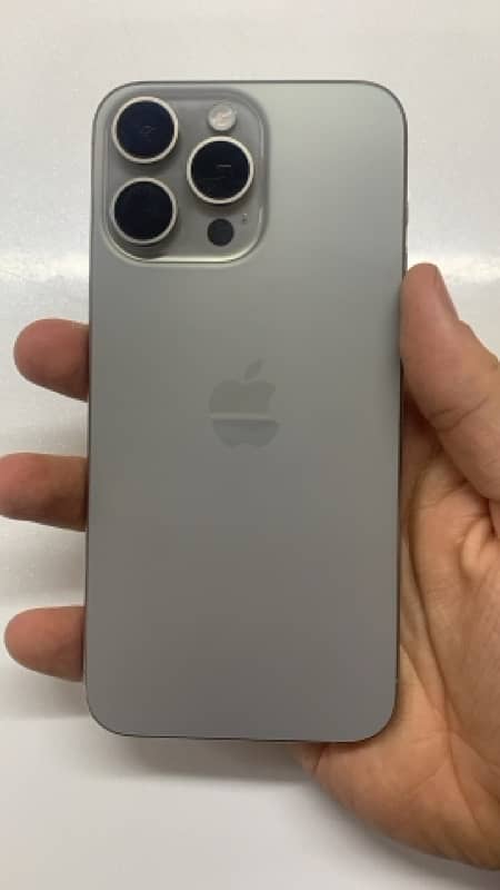 iPhone 15 pro max natural 0