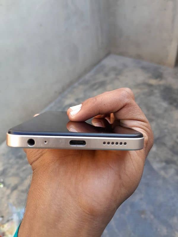 INFINIX SMART 8/ 4+4gbrom 64gb ram condition 10/10.3month warranty 4