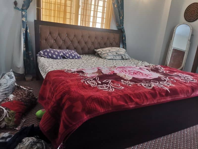 selling bed without mattress 2